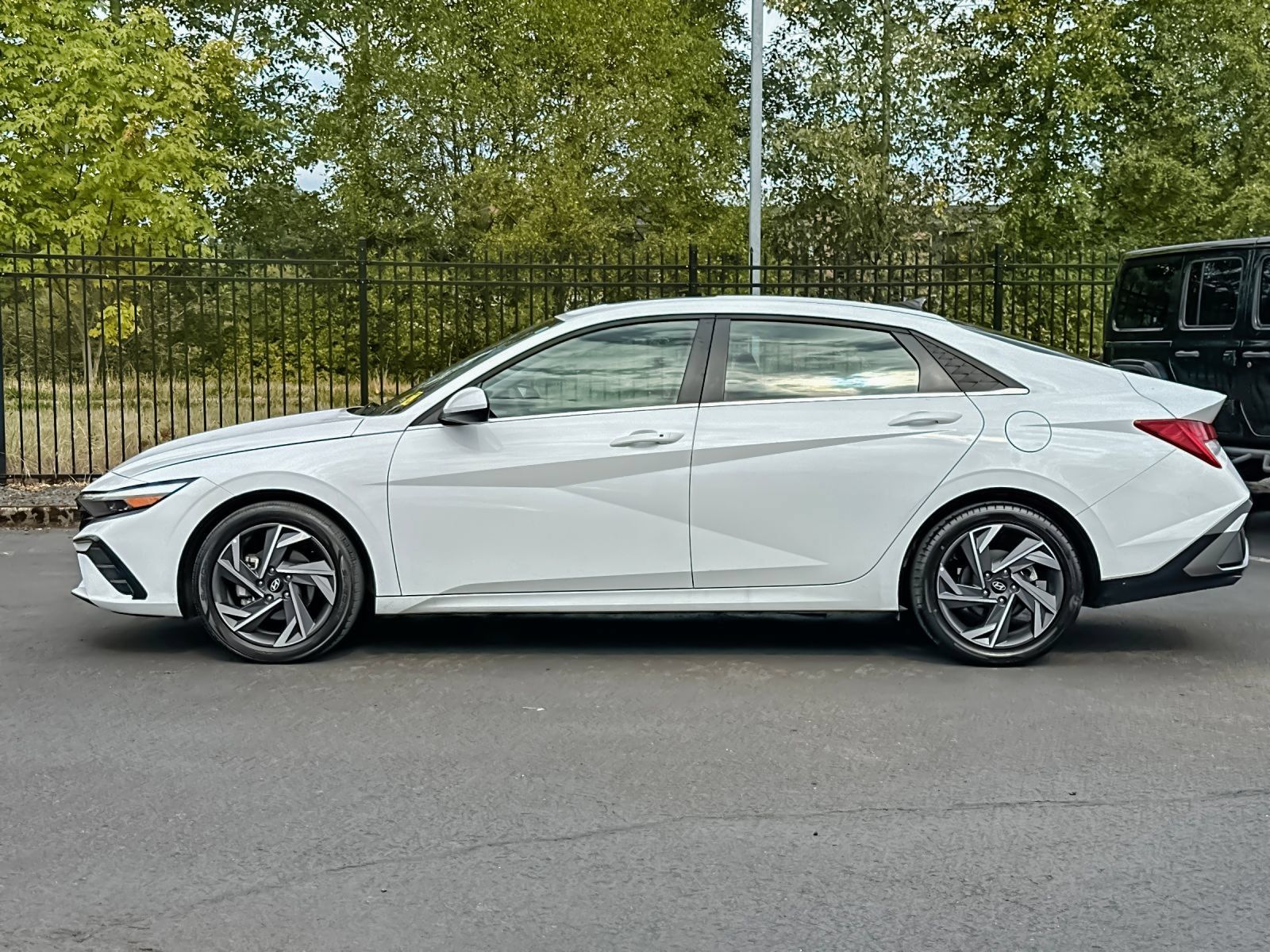 Used 2025 Hyundai Elantra SEL FWD image 6