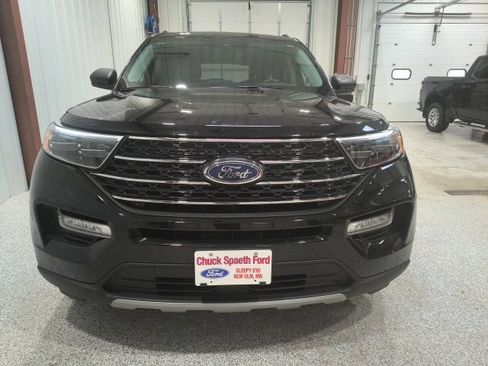 Used 2023 Ford Explorer XLT w/ Equipment Group 202A AWD/4WD image 3