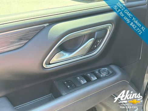 Used 2022 GMC Yukon XL SLT w/ SLT Premium Package image 18