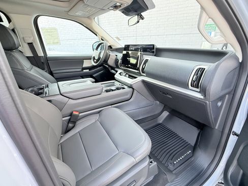 New 2025 Ford Expedition Active image 16