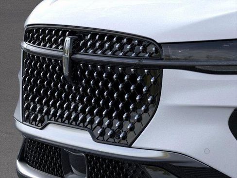 New 2026 Lincoln Nautilus Premier image 17