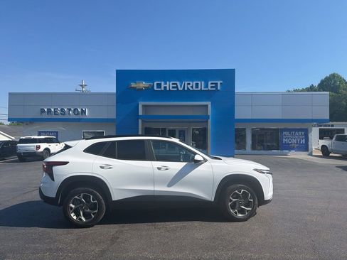 Used 2024 Chevrolet Trax LT w/ Driver Confidence Package FWD image 1