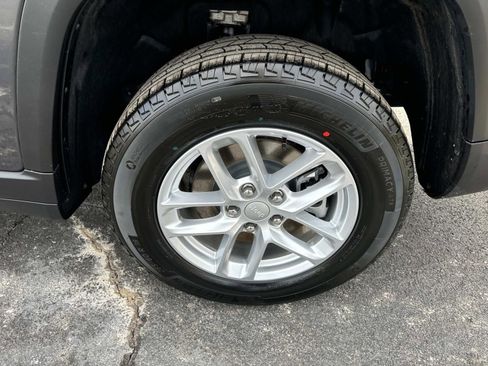 New 2025 Jeep Grand Cherokee L Laredo w/ Luxury Tech Group I image 12