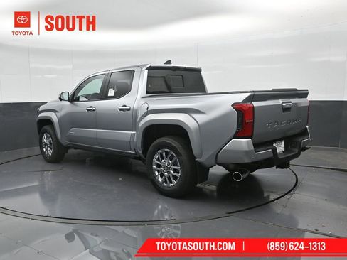 Used 2025 Toyota Tacoma Limited image 8