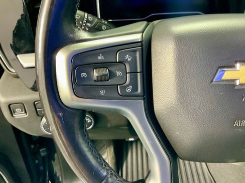 Used 2022 Chevrolet Silverado 1500 LT AWD/4WD image 17