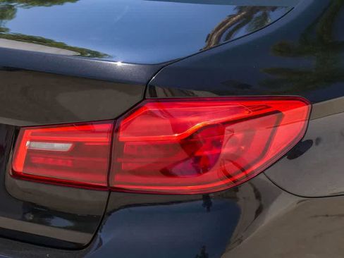 Used 2019 BMW 530e w/ Premium Package RWD image 9
