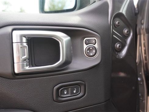 New 2025 Jeep Gladiator Rubicon w/ Convenience Group image 19