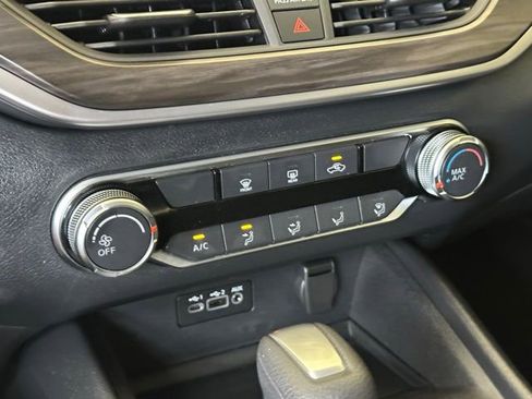 Used 2025 Nissan Altima 2.5 SV AWD/4WD image 29