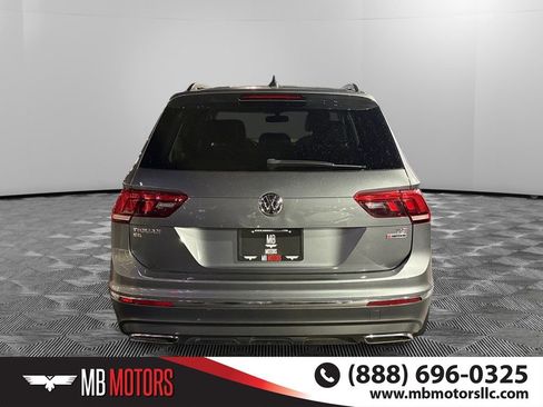 Used 2018 Volkswagen Tiguan SE w/ Panoramic Sunroof Package image 4