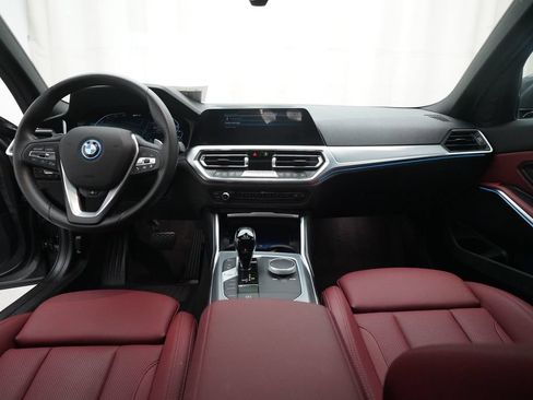 Used 2022 BMW 330e xDrive w/ Premium Package AWD/4WD image 5