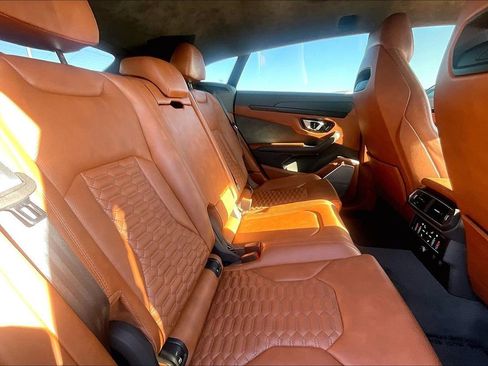 Used 2022 Lamborghini Urus image 6