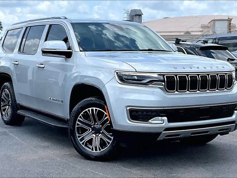 Used 2022 Jeep Wagoneer Series III RWD image 37