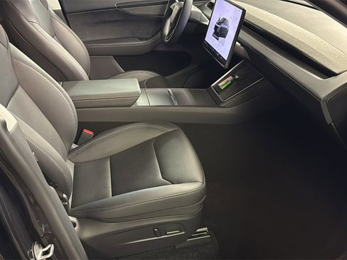 Used 2026 Tesla Model Y 2WD image 10