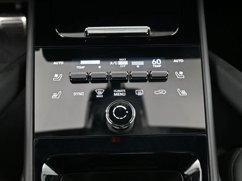 Certified 2026 Porsche Cayenne GTS AWD/4WD image 18