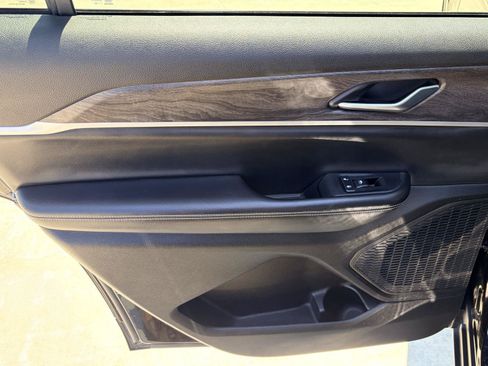 Used 2023 Jeep Grand Cherokee L Limited w/ Black Appearance Package AWD/4WD image 29