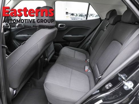 Used 2025 Hyundai Venue SE image 21