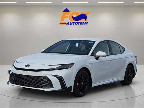 New 2026 Toyota Camry SE image 1
