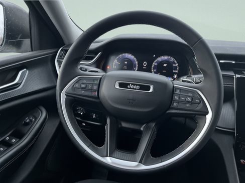 Used 2023 Jeep Grand Cherokee Laredo X image 27