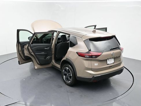 Used 2025 Nissan Rogue SV AWD/4WD image 26