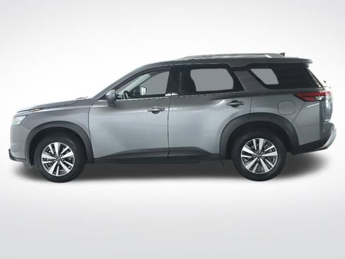 Used 2025 Nissan Pathfinder SL AWD/4WD image 40