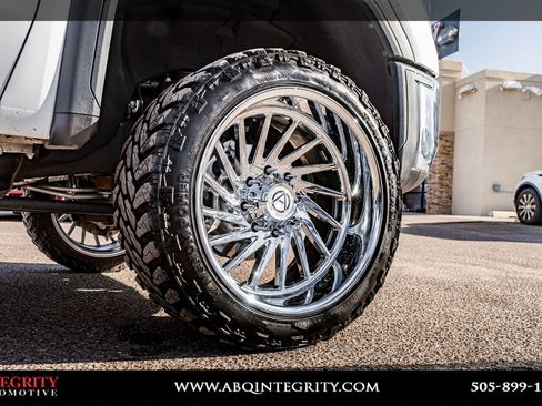 Used 2025 GMC Sierra 2500 SLE w/ SLE Value Package; image 9