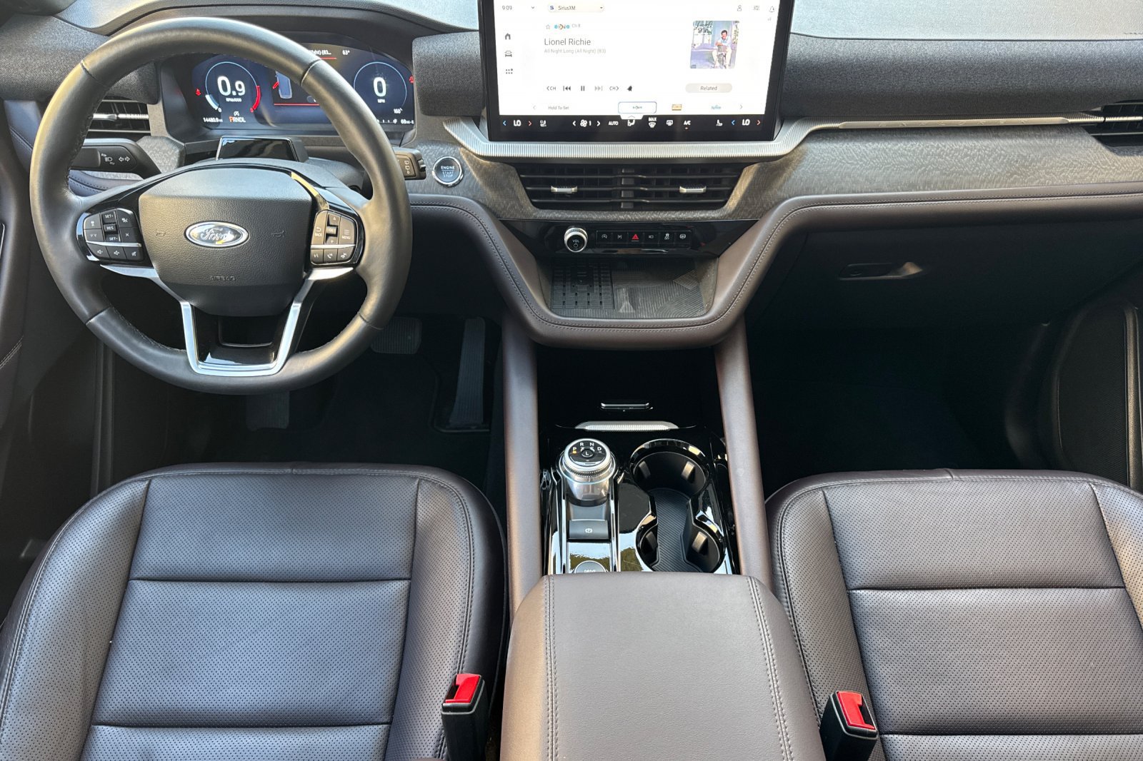Used 2025 Ford Explorer Platinum w/ LUX Leather Package AWD/4WD image 15