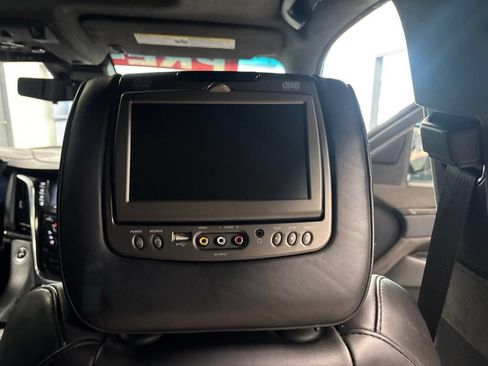 Used 2018 Cadillac Escalade Platinum AWD/4WD image 18