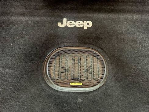 Used 2016 Jeep Wrangler Unlimited Rubicon w/ Connectivity Group AWD/4WD image 35