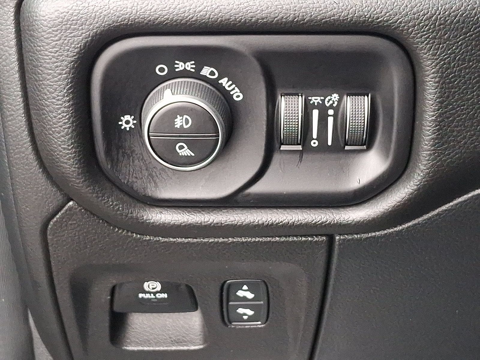 Used 2025 RAM 1500 Big Horn AWD/4WD image 25
