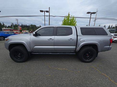 Used 2016 Toyota Tacoma TRD Sport w/ Premium & Technology Package AWD/4WD image 6