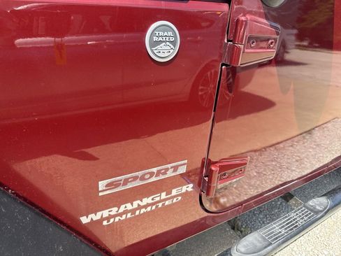 Used 2010 Jeep Wrangler Unlimited Sport AWD/4WD image 21