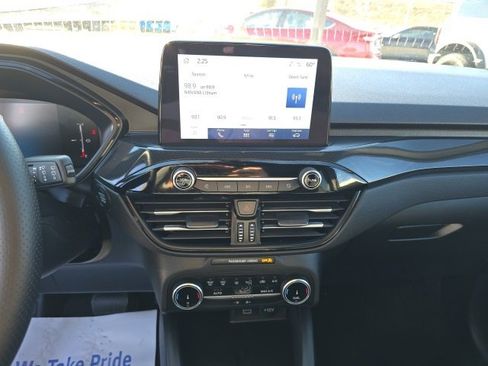 Used 2025 Ford Escape ST-Line image 19