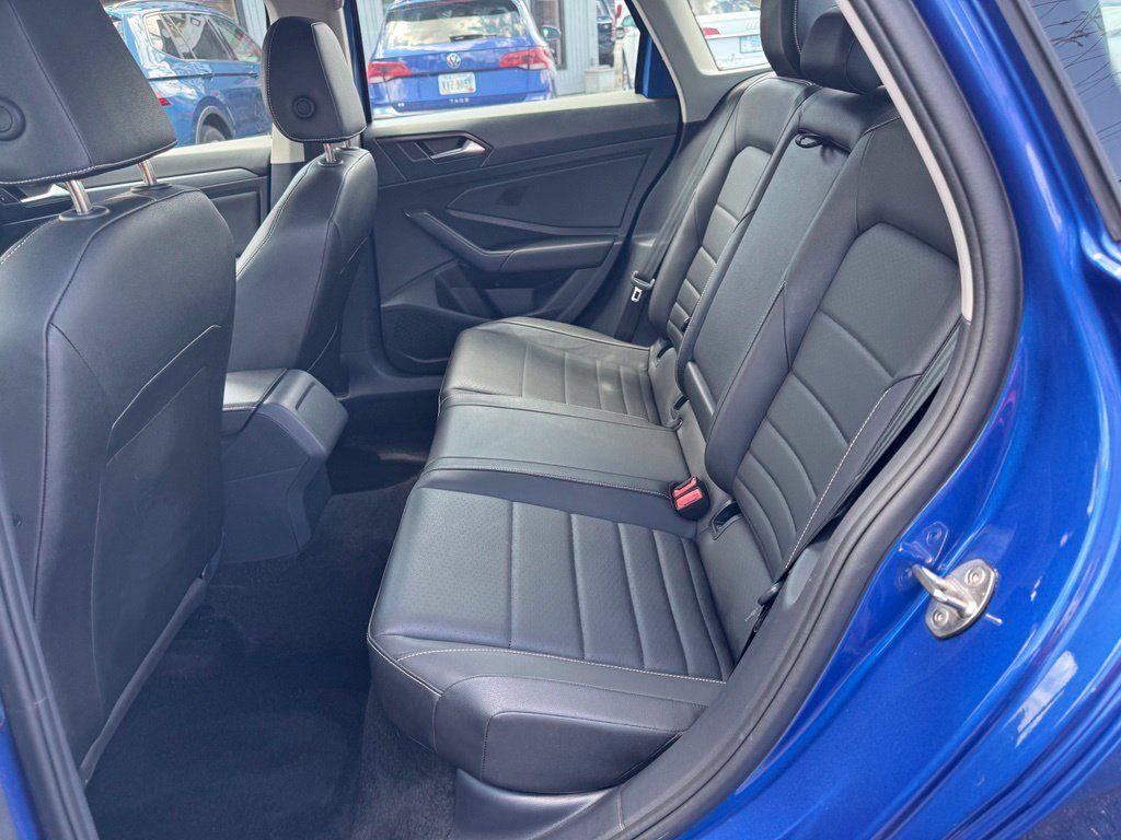 Used 2024 Volkswagen Jetta SE FWD image 15