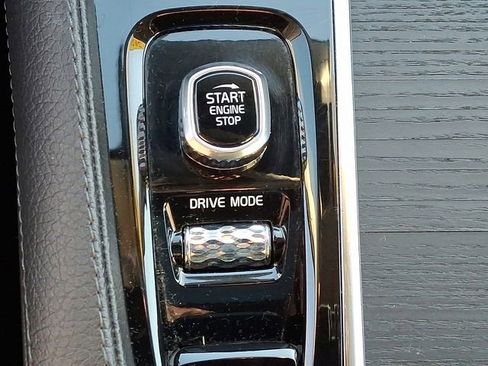 Used 2020 Volvo XC90 T6 Momentum image 28