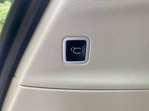 Used 2017 Chrysler Pacifica Touring-L FWD image 49