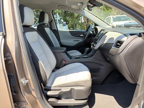 Used 2018 Chevrolet Equinox LS AWD/4WD image 32