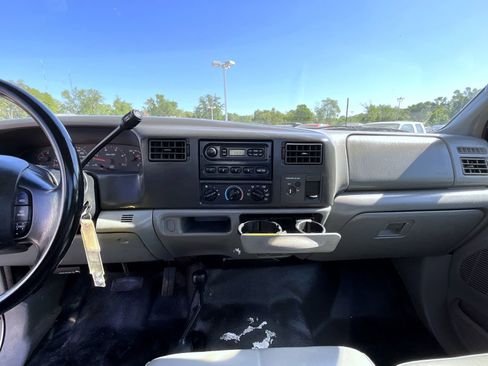 Used 2004 Ford F550 4x4 Regular Cab Super Duty image 12