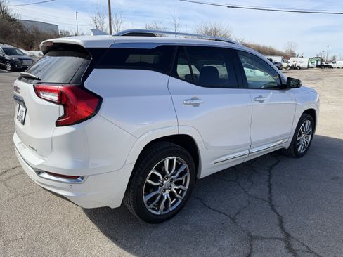 Used 2023 GMC Terrain Denali w/ Denali Premium Package image 9