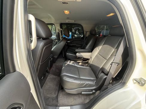 Used 2010 Cadillac Escalade 2WD image 18
