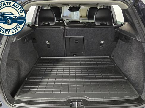 Used 2022 Volvo XC40 T5 Momentum w/ Premium Package AWD/4WD image 34