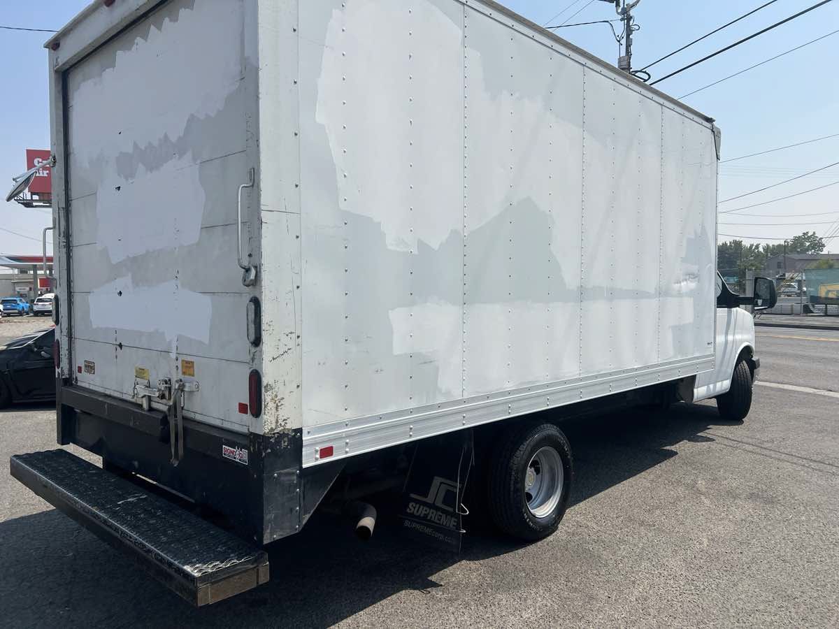 Used 2015 Chevrolet Express 3500 Extended w/ Chrome Appearance Package RWD image 5