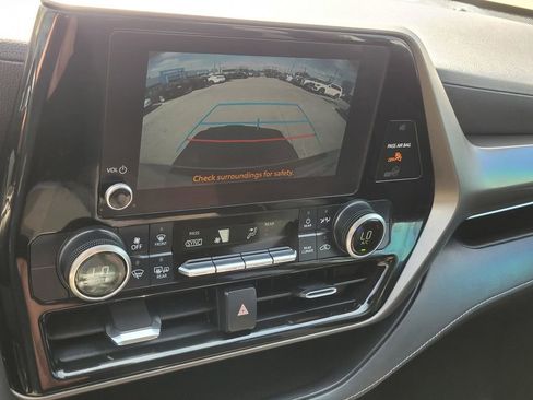 Used 2023 Toyota Highlander LE image 26