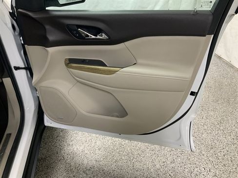 Used 2018 GMC Acadia Denali w/ Technology Package AWD/4WD image 24