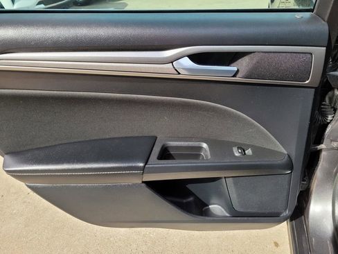 Used 2018 Ford Fusion SE image 13