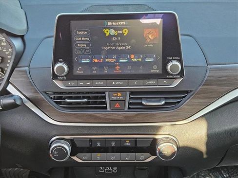 Used 2024 Nissan Altima 2.5 SV image 13