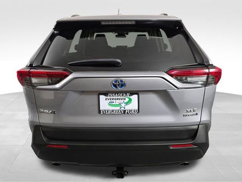 Used 2021 Toyota RAV4 XLE w/ Convenience Package AWD/4WD image 6