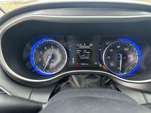 Used 2020 Chrysler Pacifica Touring-L image 20