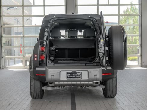 Used 2023 Land Rover Defender 110 SE AWD/4WD image 16