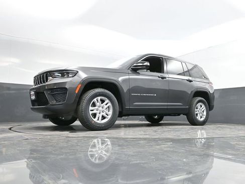New 2025 Jeep Grand Cherokee Laredo AWD/4WD image 39