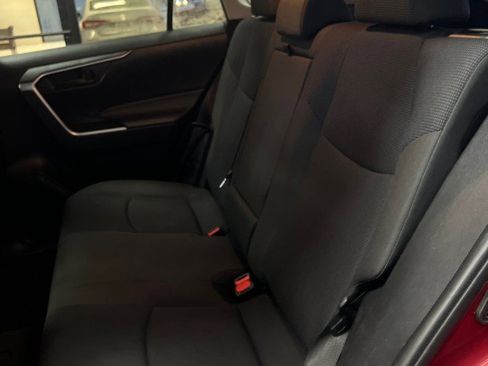 Used 2020 Toyota RAV4 LE image 9